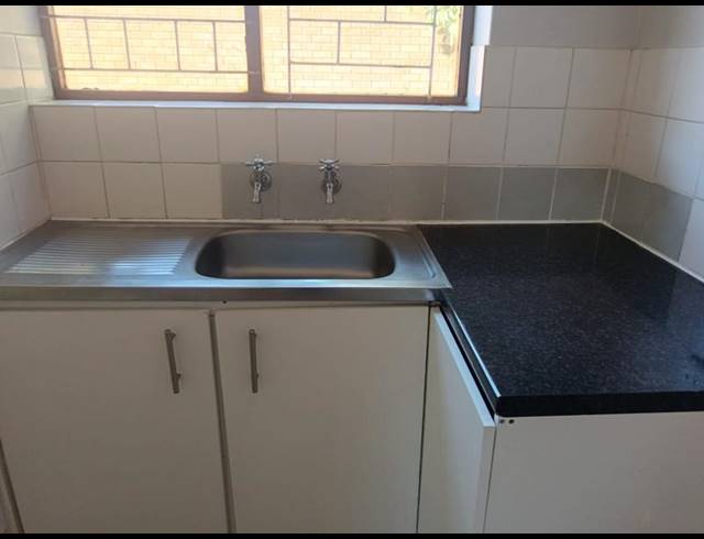 1 BEDROOM PROPERTY TO RENT IN WINDSOR PARK